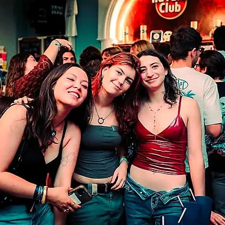 The Little Havana Party بيت شباب *